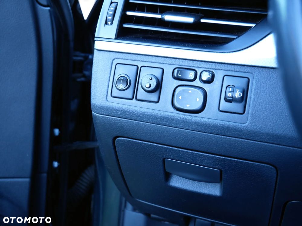 Toyota Avensis 1.8 Premium - 36