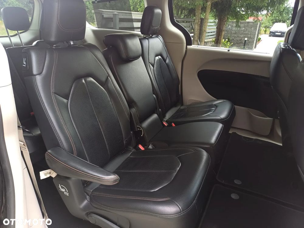 Chrysler Pacifica - 13