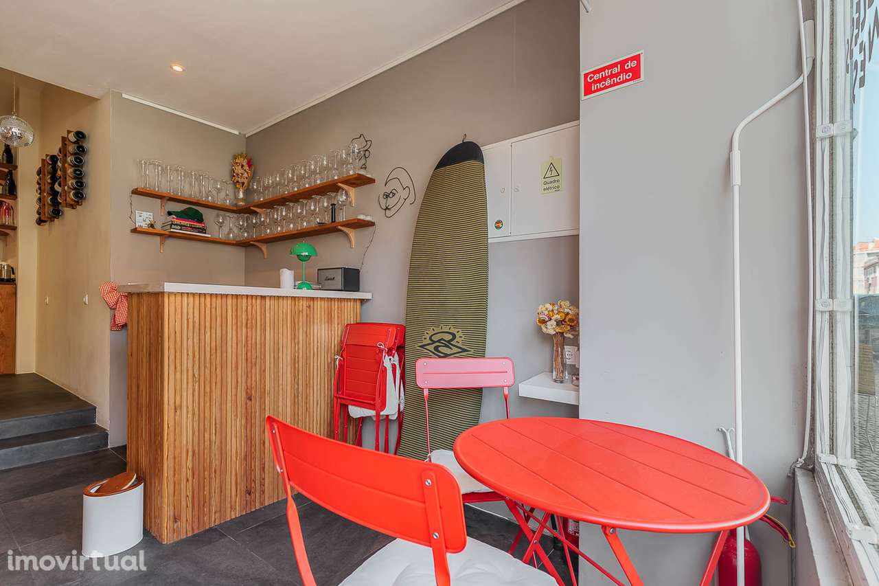 Garrafeira, mercearia para trespasse na Rua Tenente Ferreira Durão - Grande imagem: 4/23