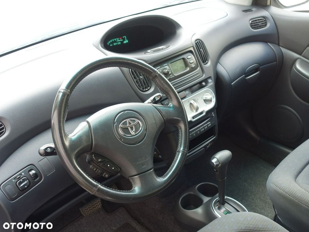 Toyota Yaris Verso - 11