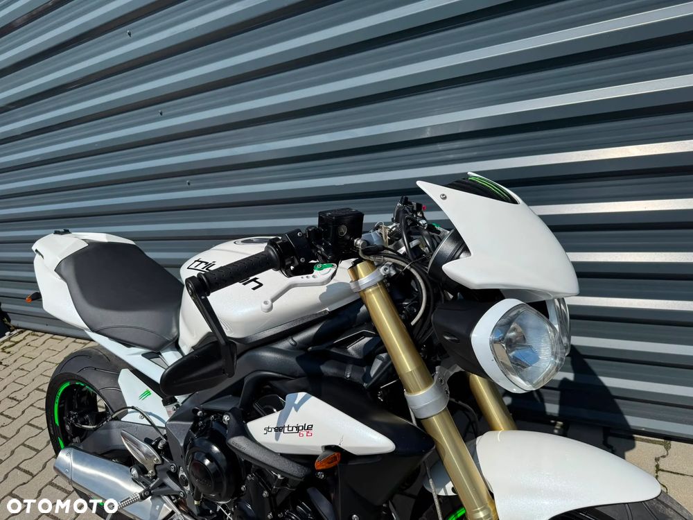 Triumph Street Triple - 8