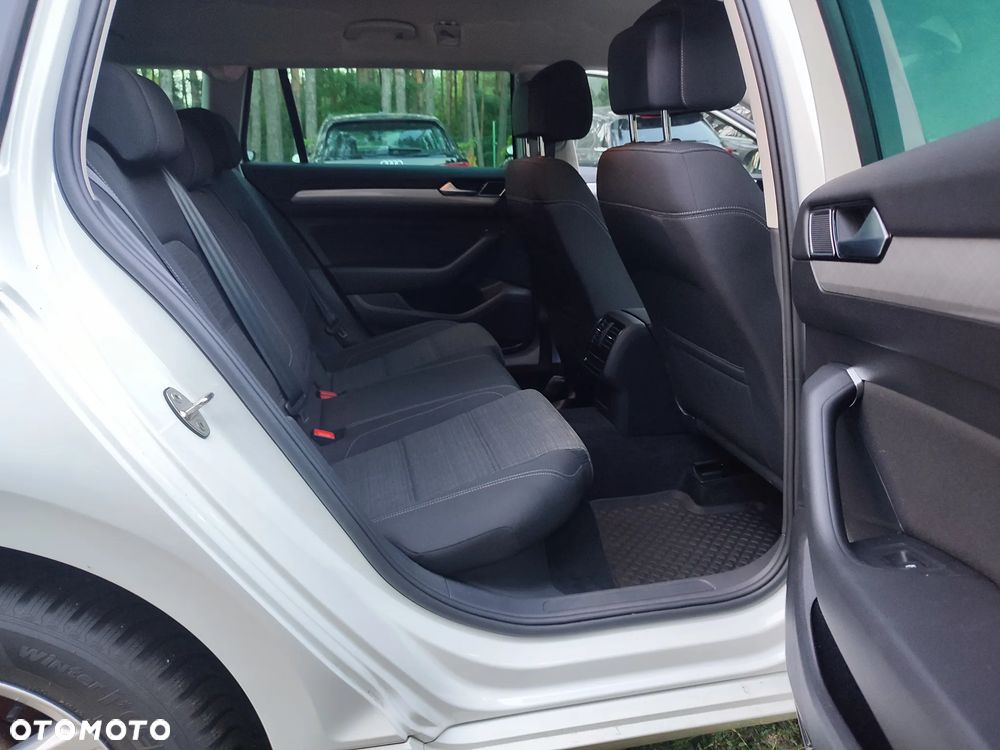 Volkswagen Passat Variant 2.0 TDI SCR DSG Elegance - 15