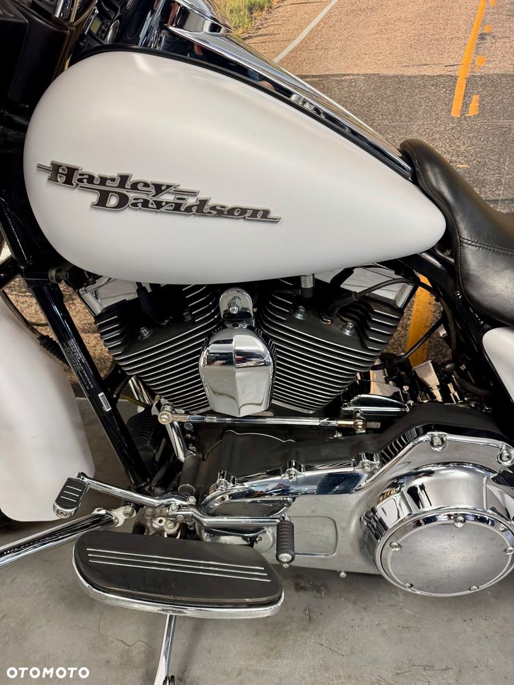 Harley-Davidson Touring Street Glide - 10