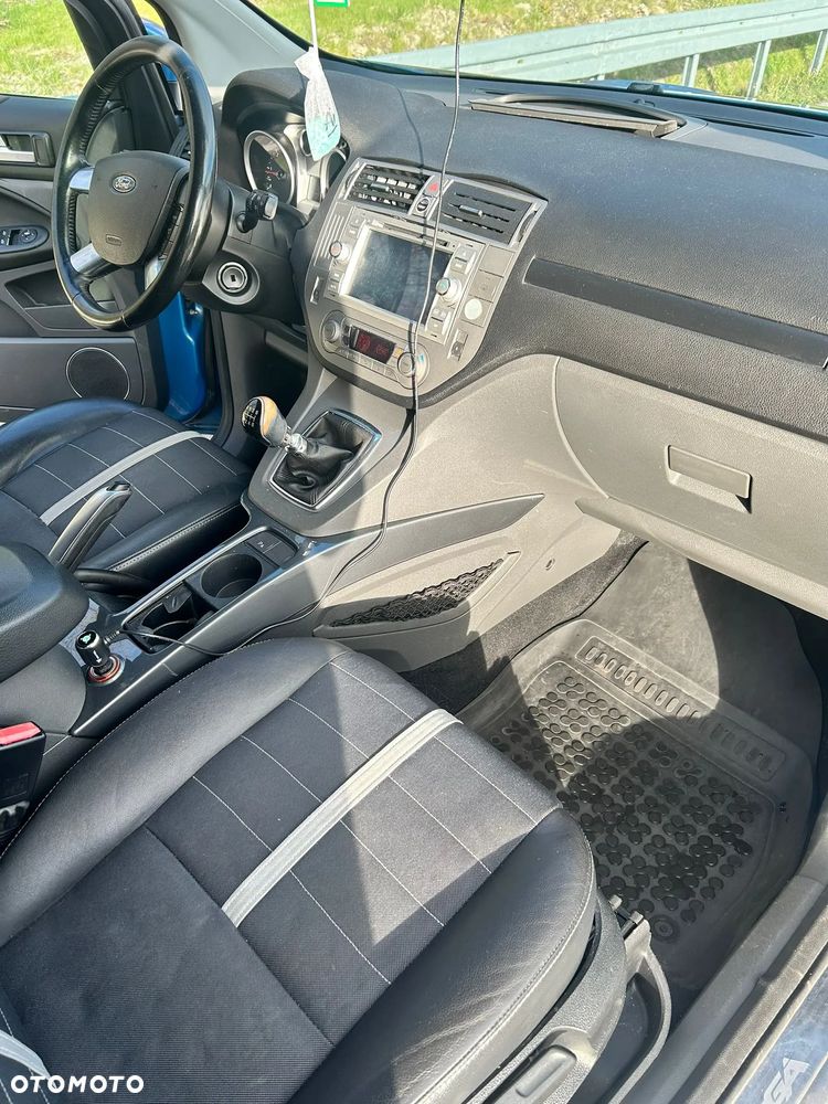 Ford Kuga 2.0 TDCi 2x4 Titanium - 12