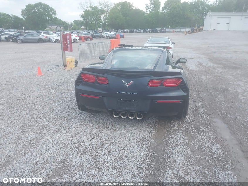 Chevrolet Corvette - 9