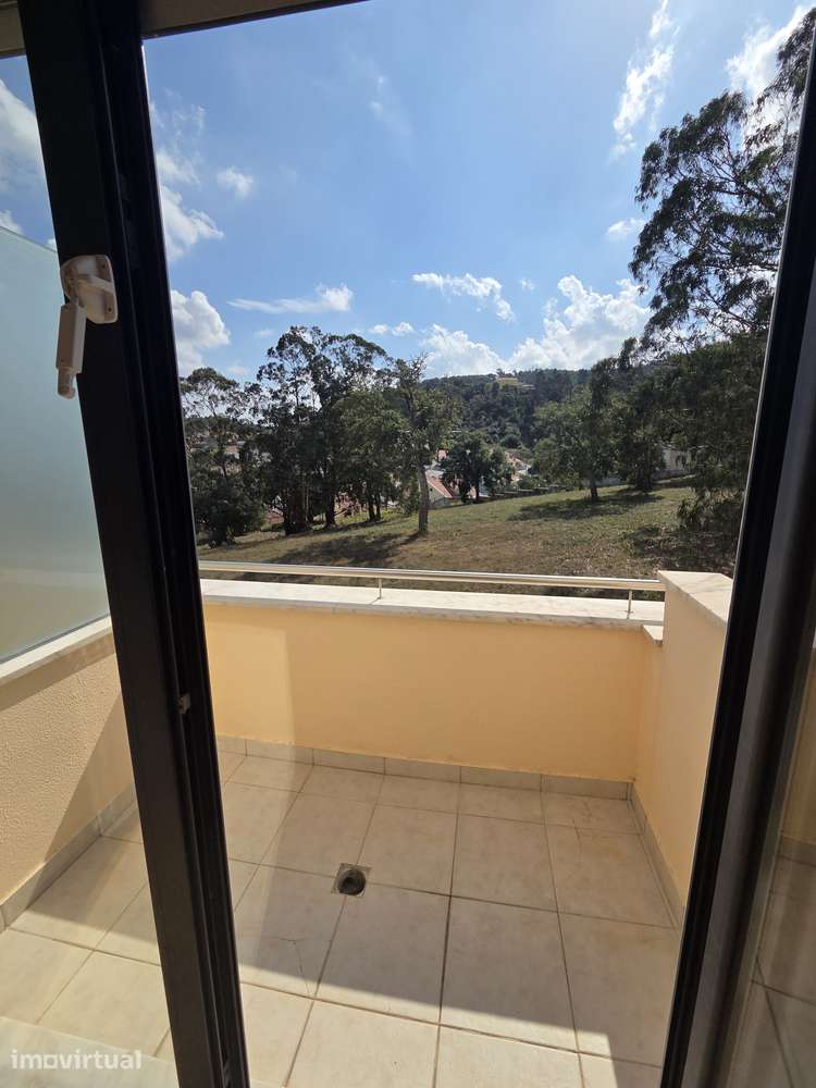 Apartamento T2 com Varandas e Garagem em Mafra - Grande imagem: 2/18