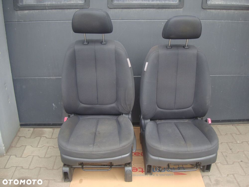 KIA CARENS III FOTELE PRZEDNIE  TYLNE  3 RZĄD KOMPLET EUROPA - 1