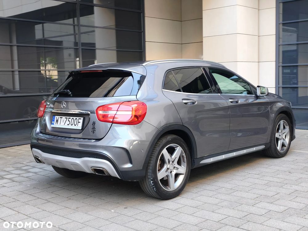 Mercedes-Benz GLA - 16