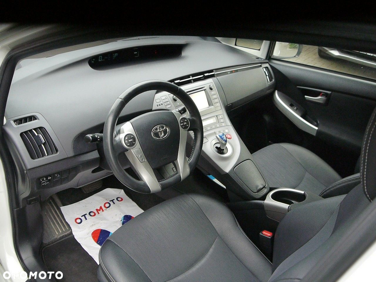 Toyota Prius (Hybrid) Comfort - 22