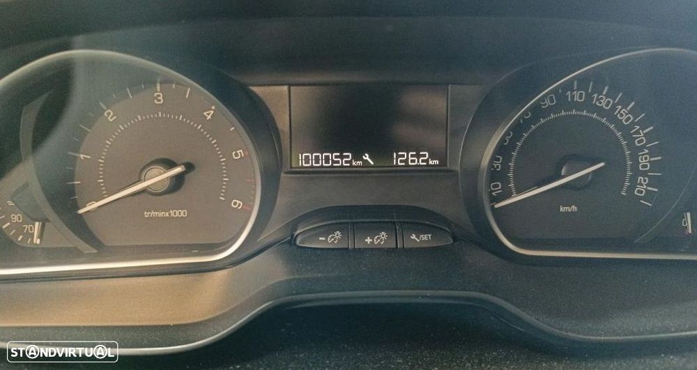 Peugeot 208 - 6