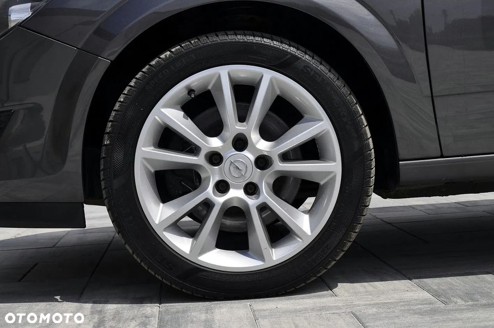 Opel Astra 1.6 Turbo Sport - 30