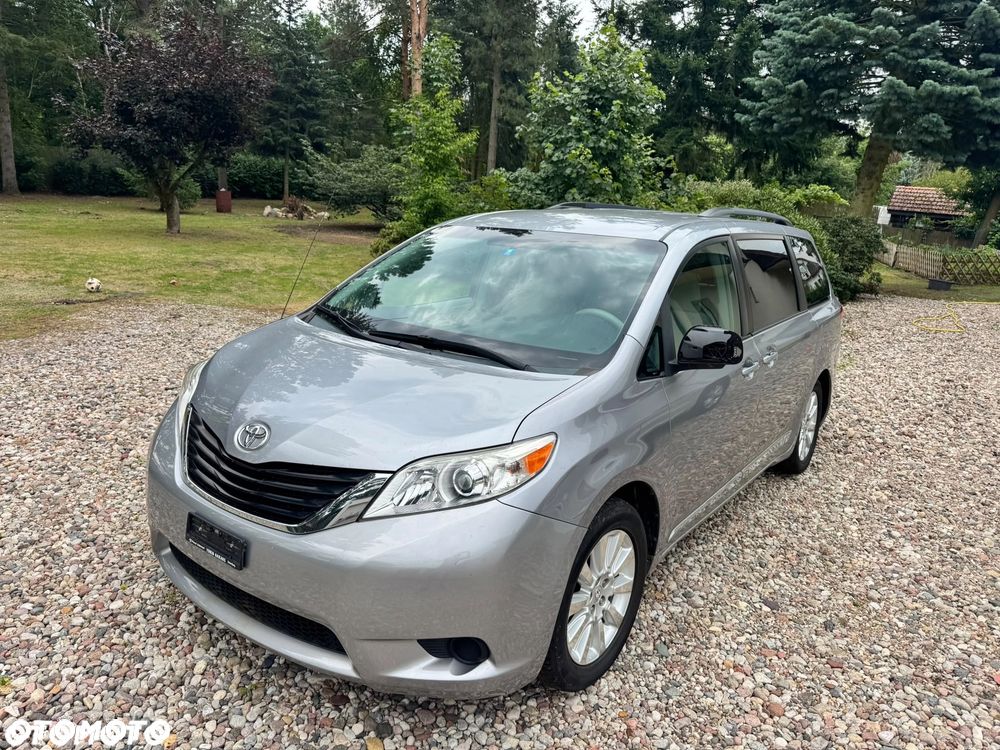 Toyota Sienna 3.5 LE AWD - 1
