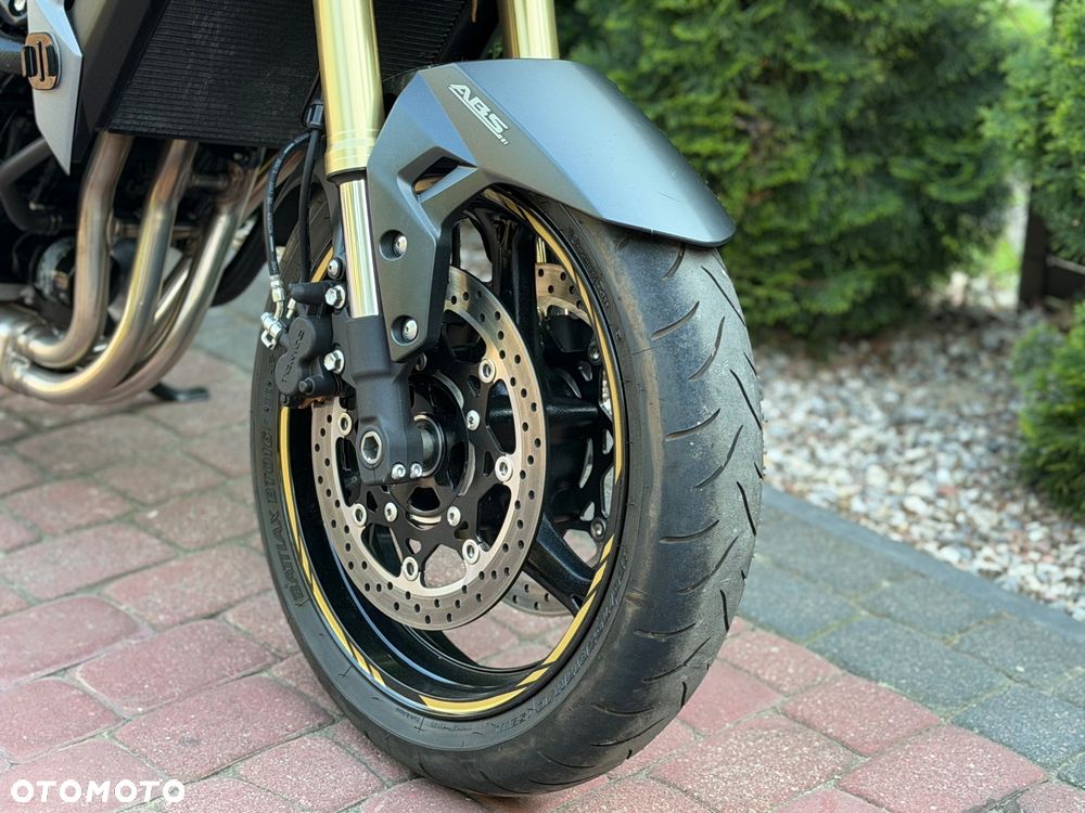 Suzuki GSR - 22