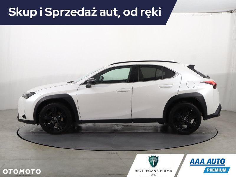 Lexus UX - 4