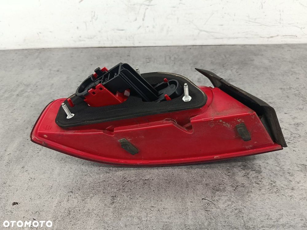 LAMPA TYLNA PRAWA ALFA ROMEO 159 F9395328 KOMBI - 2
