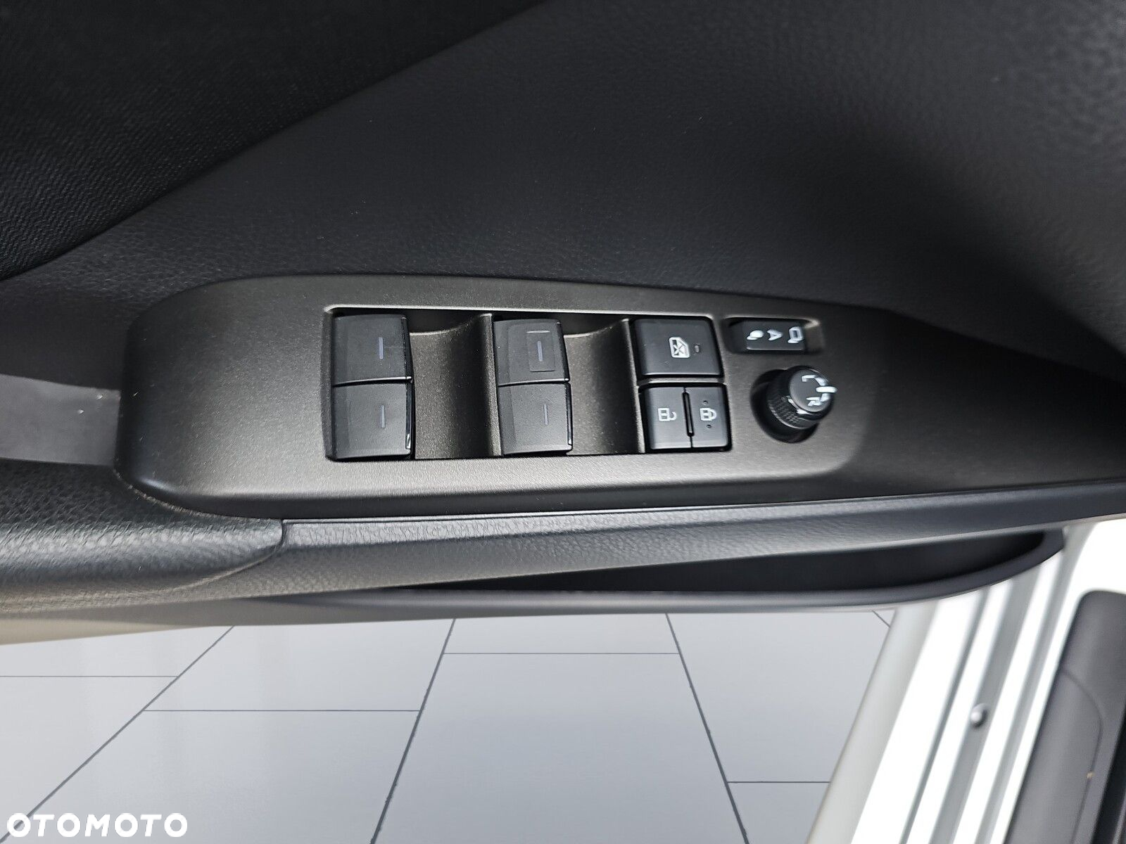 Toyota Camry 2.5 Hybrid Comfort CVT - 23