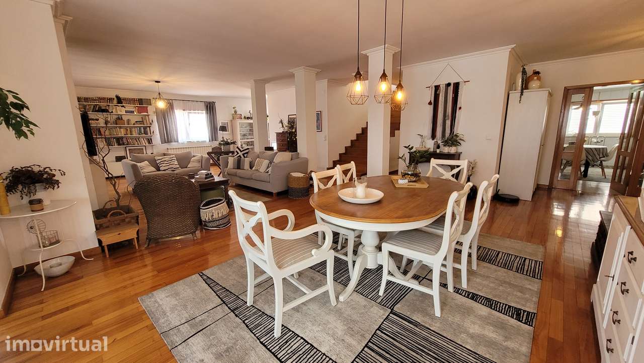 Apartamento T4 Duplex com Terraços e Garagem para dois carros - Grande imagem: 3/26
