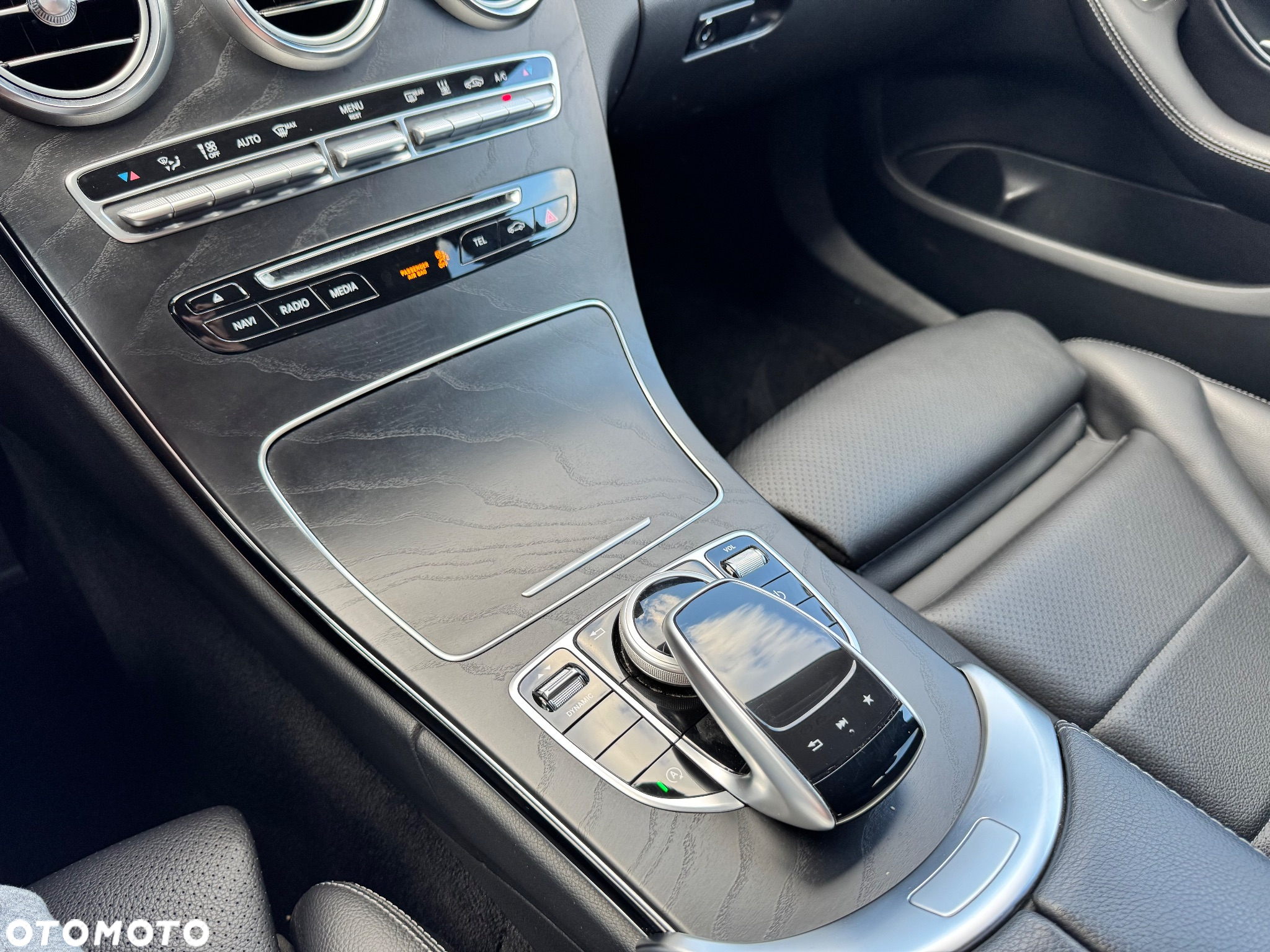 Mercedes-Benz Klasa C 250 T 7G-TRONIC AMG Line - 34