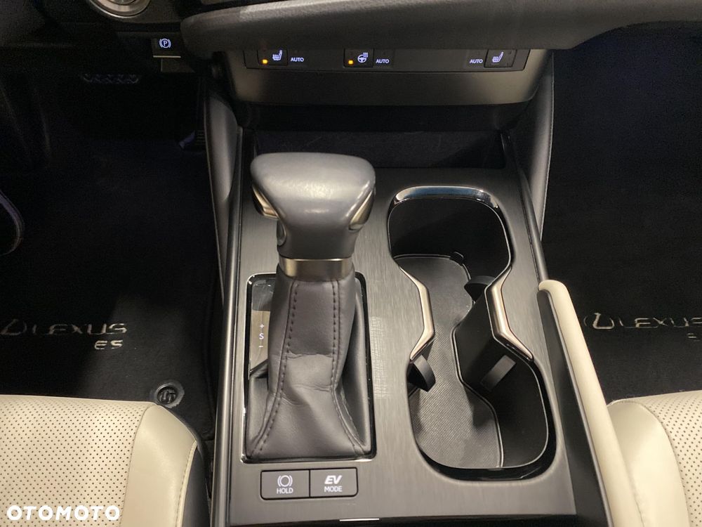 Lexus ES 300h Business Edition - 20