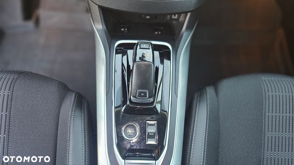 Peugeot 308 PureTech 130 EAT8 Allure - 17