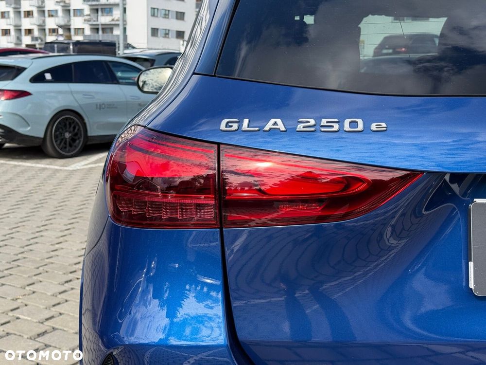 Mercedes-Benz GLA - 14
