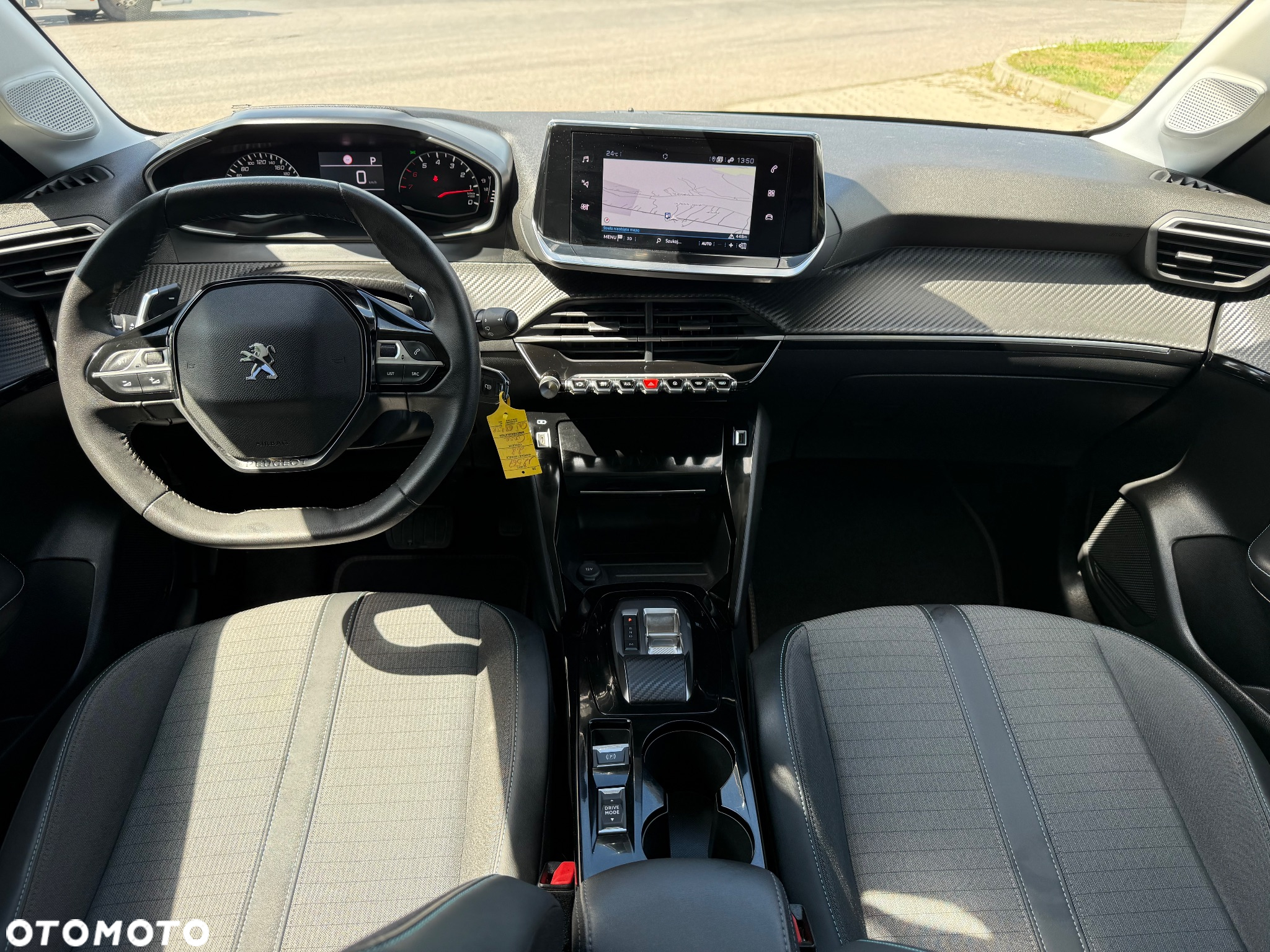 Peugeot 208 - 12