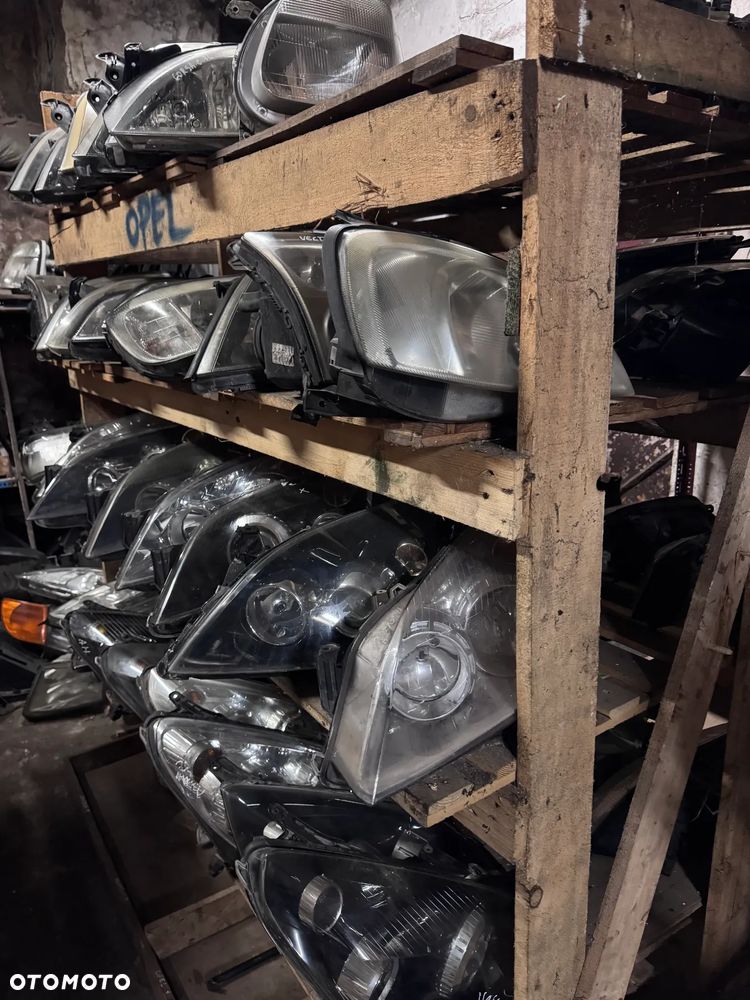 Reflektory przednie, lampy przód Opel