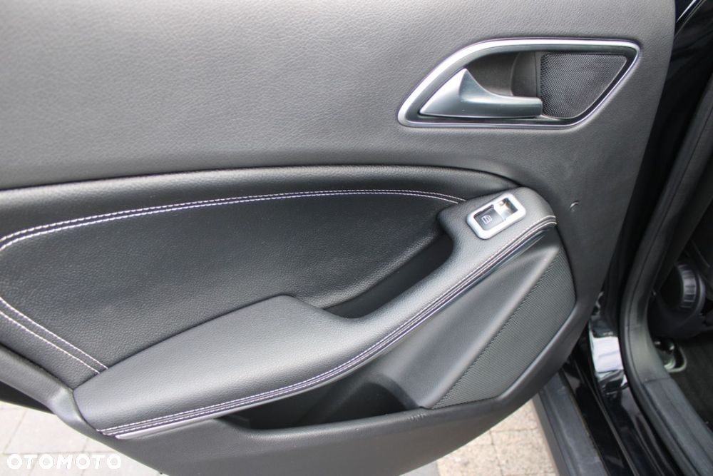 Mercedes-Benz GLA - 28