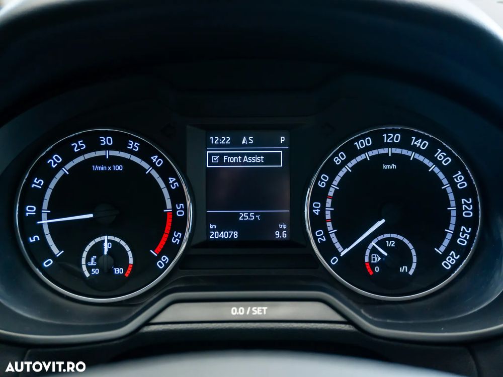 Skoda Octavia 2.0 TDI (Green tec) DSG RS - 32