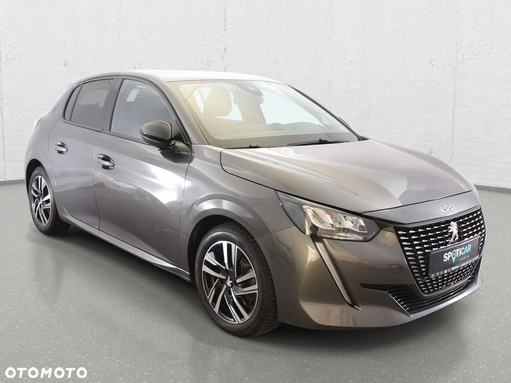 Peugeot 208 - 8