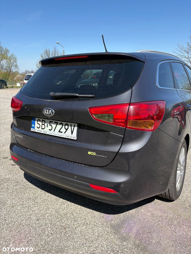 Kia Ceed 1.6 CRDi 128 Dream Team Edition - 4