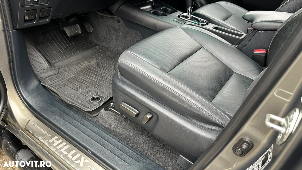 Toyota Hilux 2.8D 204CP 4x4 Double Cab AT Invincible Color Edition - 20