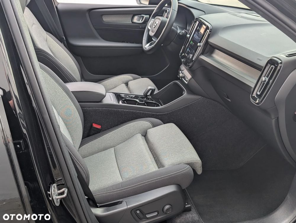 Volvo XC 40 B4 B AWD DKG Ultimate Dark - 21