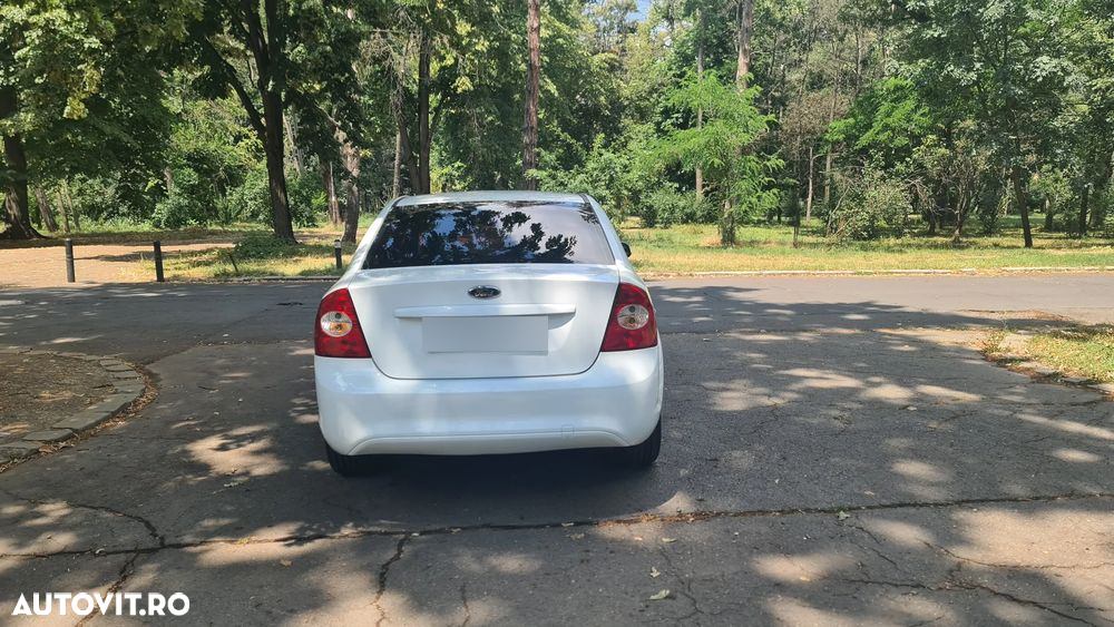 Ford Focus 1.6 Ti-VCT Titanium - 10