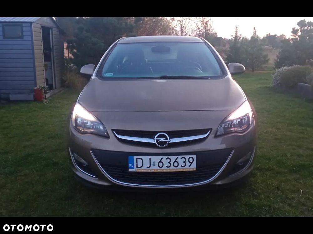 Opel Astra 1.4 T Essentia - 2