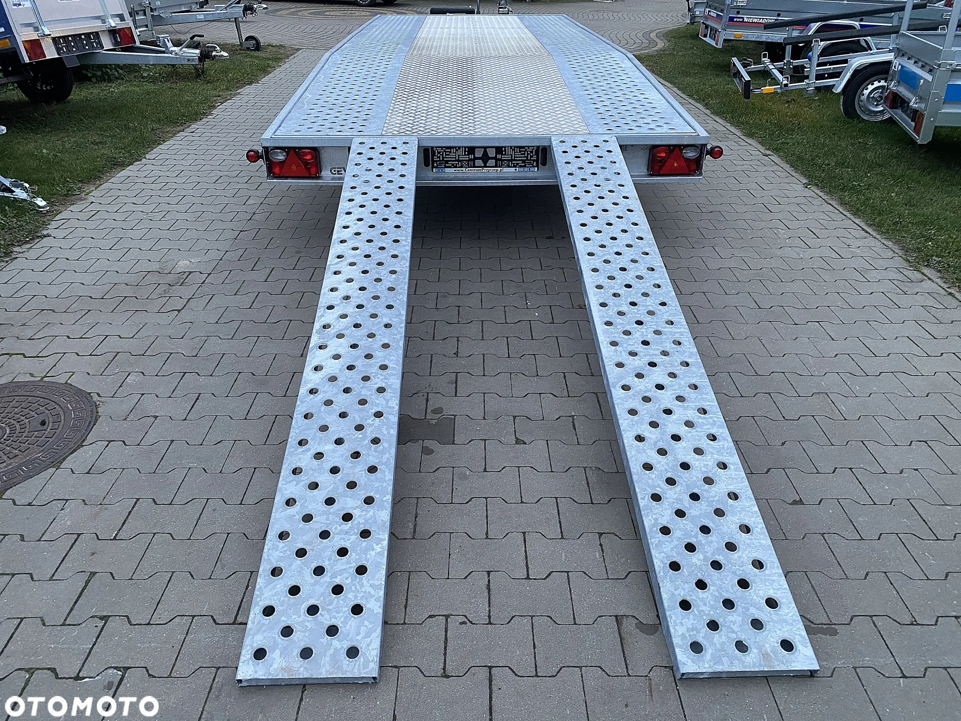 GEWE Laweta samochodowa GEWE 5,6m x 2,1m 3-osiowa DMC: 3500 kg - 5