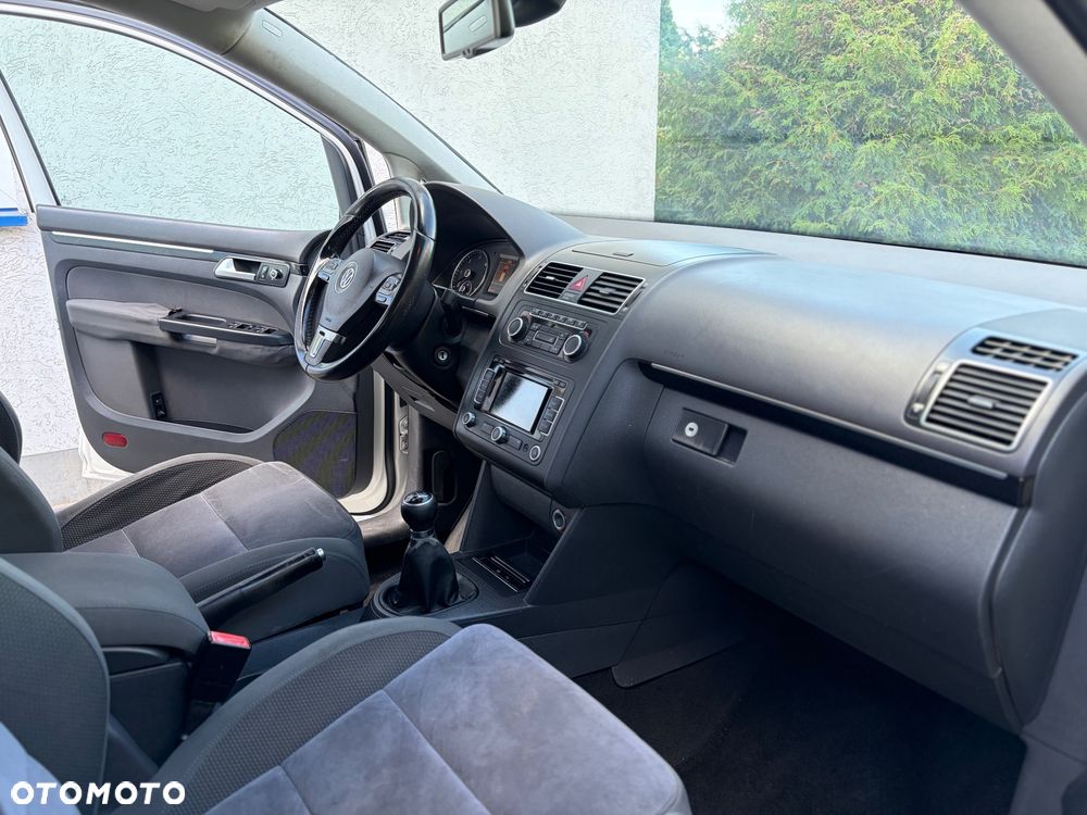 Volkswagen Touran - 22
