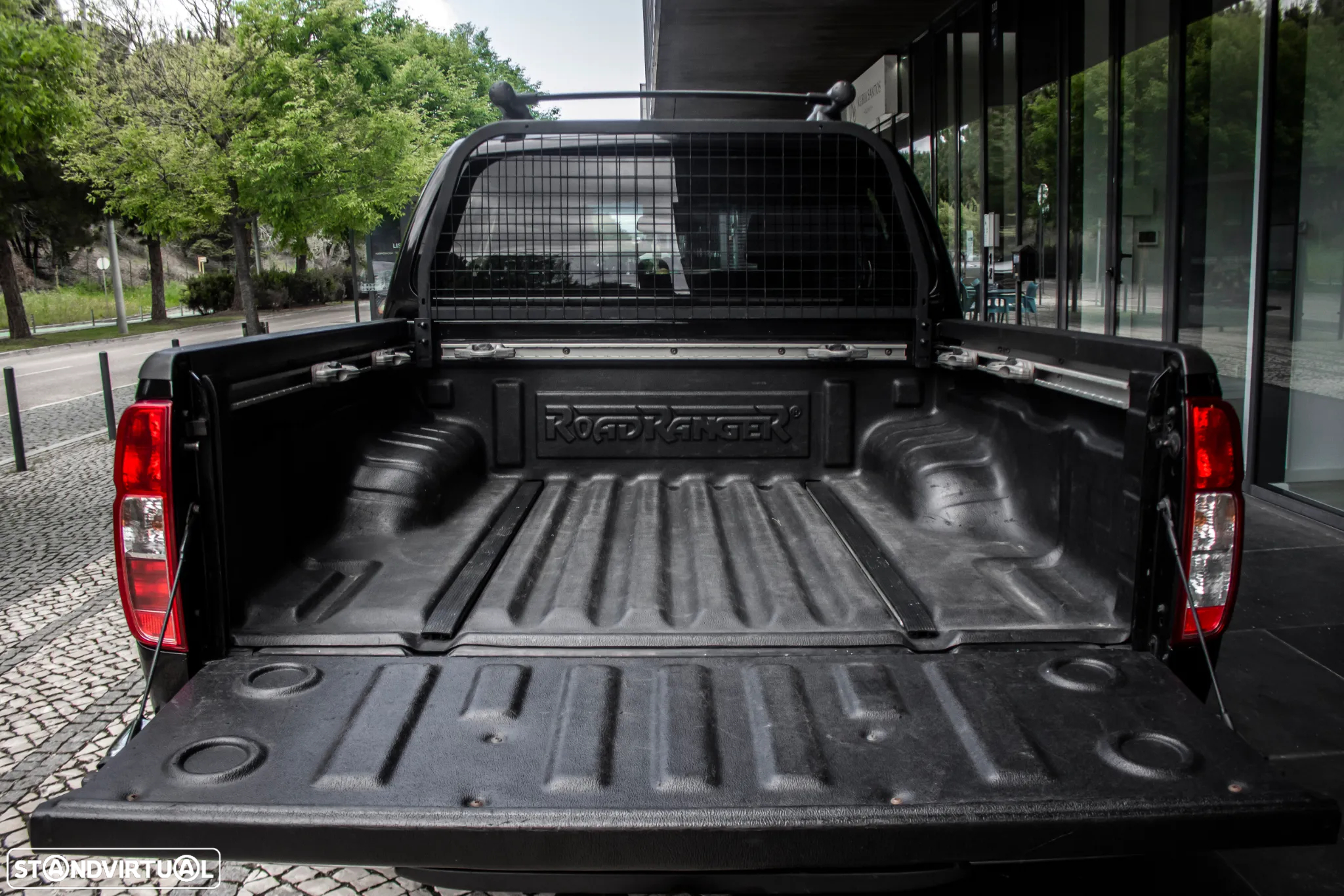 Nissan Navara 2.5 dCi CD SE AT 4WD - 24