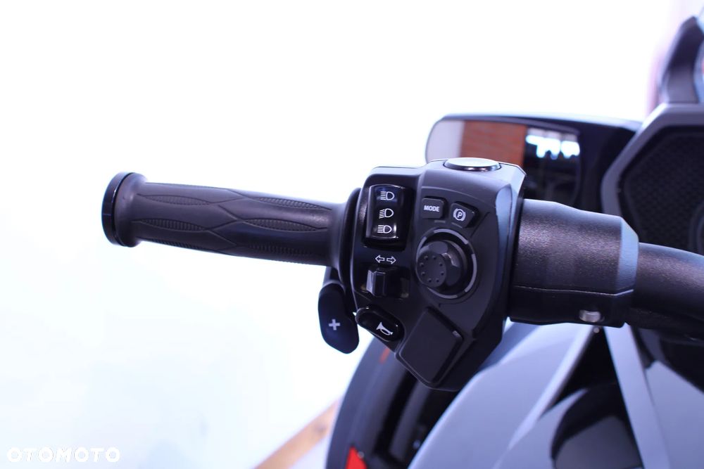 Can-Am Spyder - 16