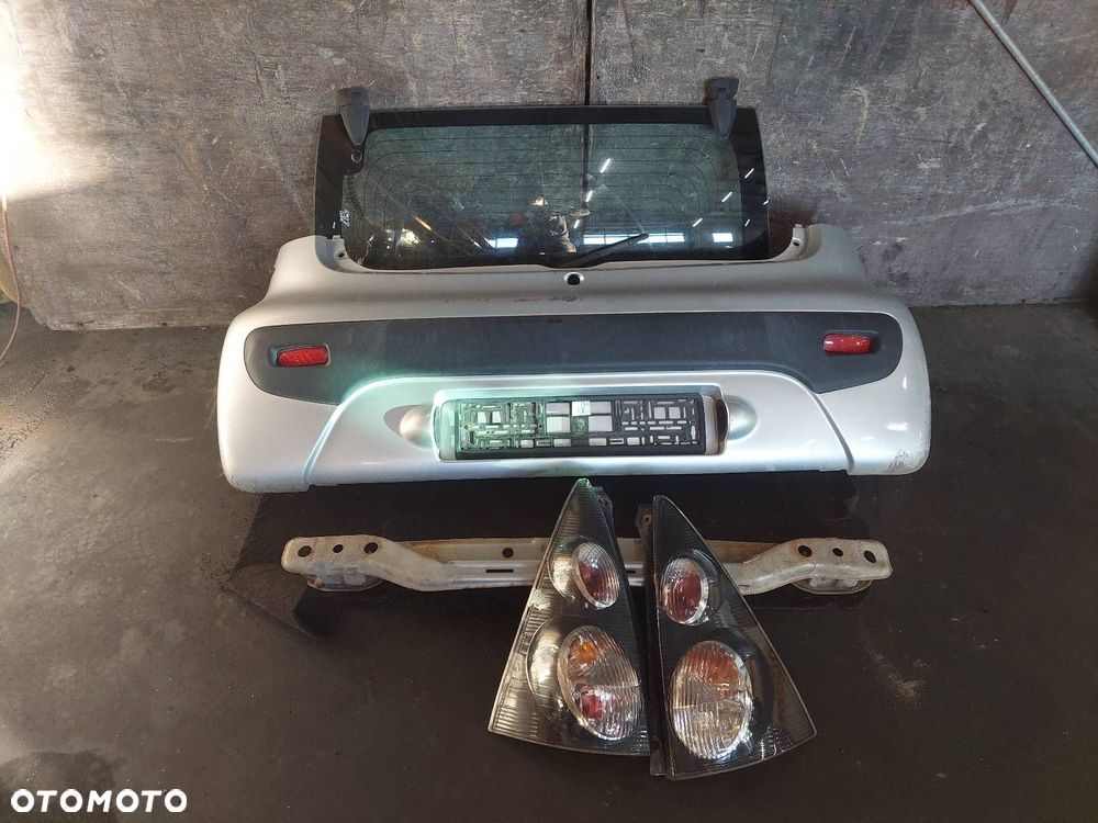 KOMPLETNY TYŁ KLAPA BAGAŻNIKA SZYBA ZDERZAK TYŁ LAMPY CITROEN C1 I KTB - 1