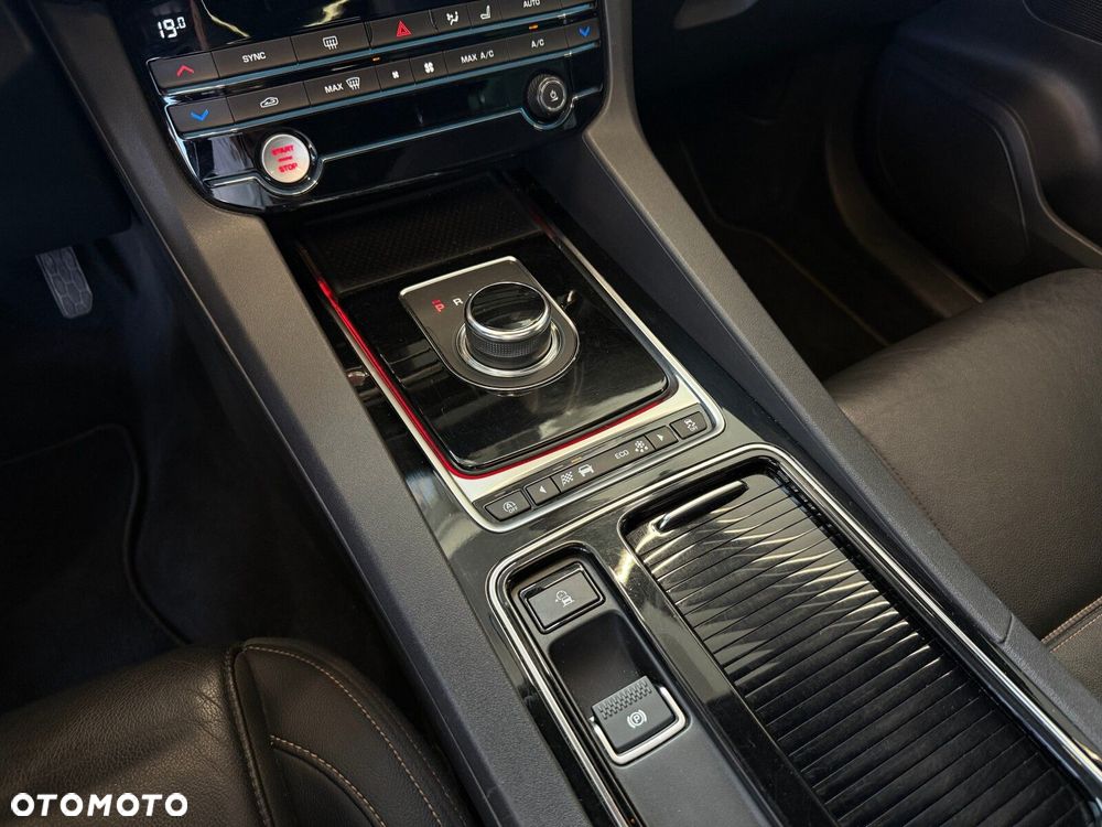 Jaguar F-Pace - 26