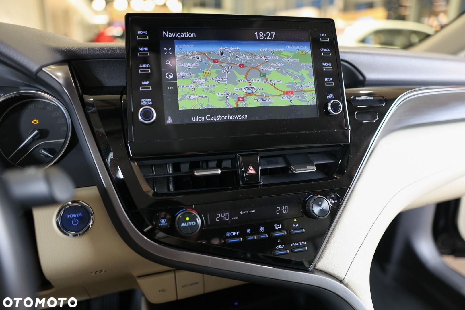 Toyota Camry - 12