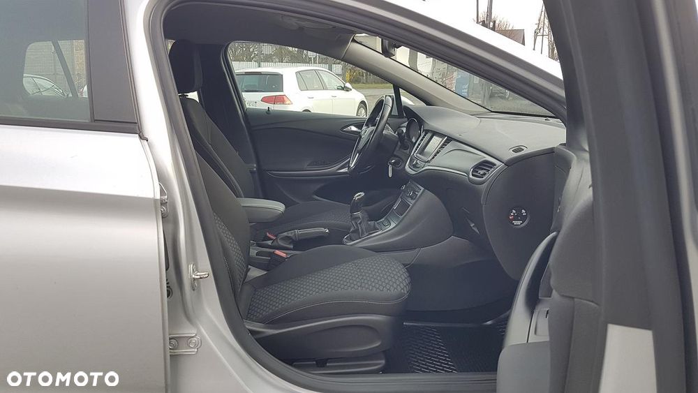 Opel Astra 1.6 CDTI Essentia - 29