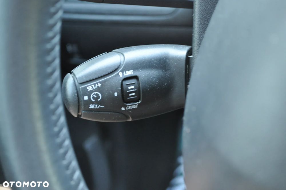 Peugeot 208 - 25