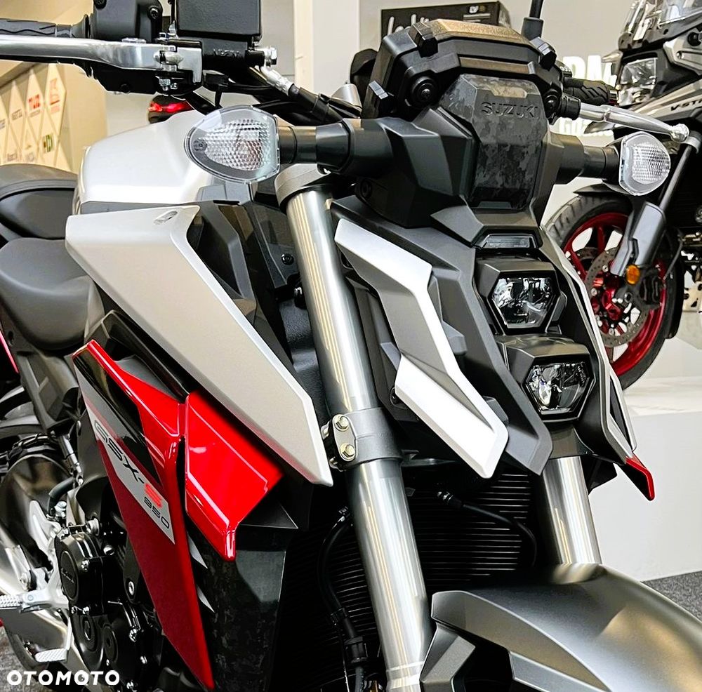 Suzuki GSX - 26