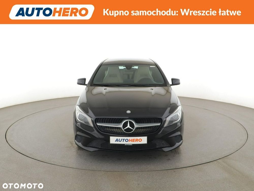 Mercedes-Benz CLA 200 7G-DCT Urban - 12