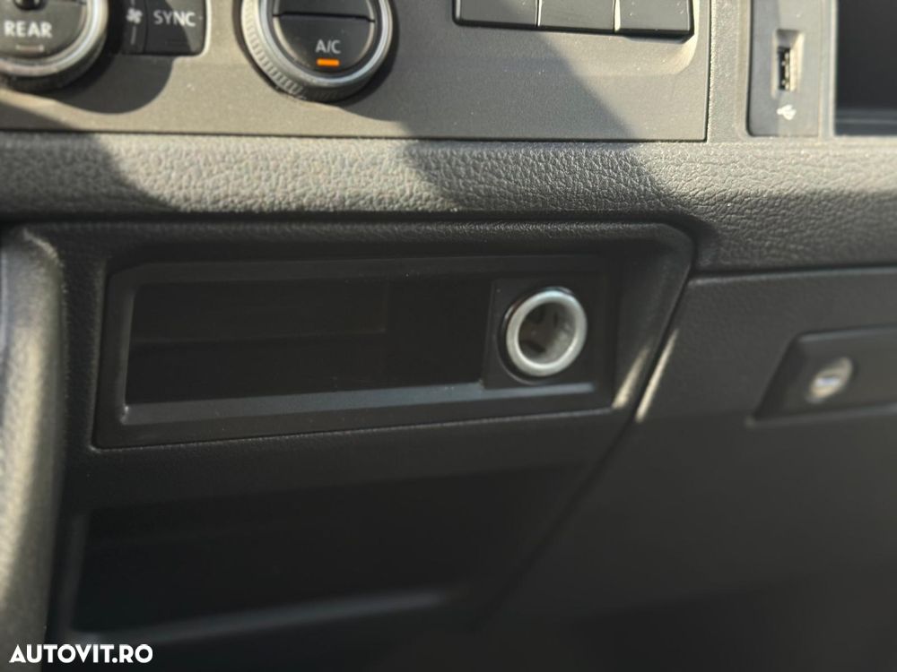 Volkswagen Caravelle - 18