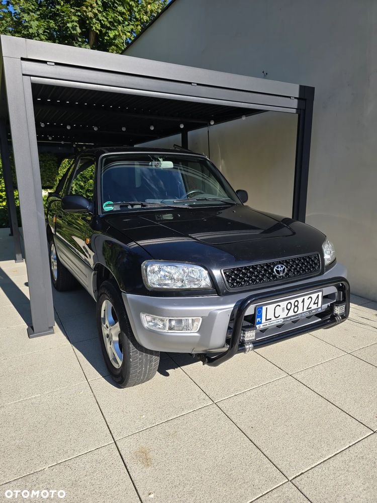Toyota RAV4 - 1