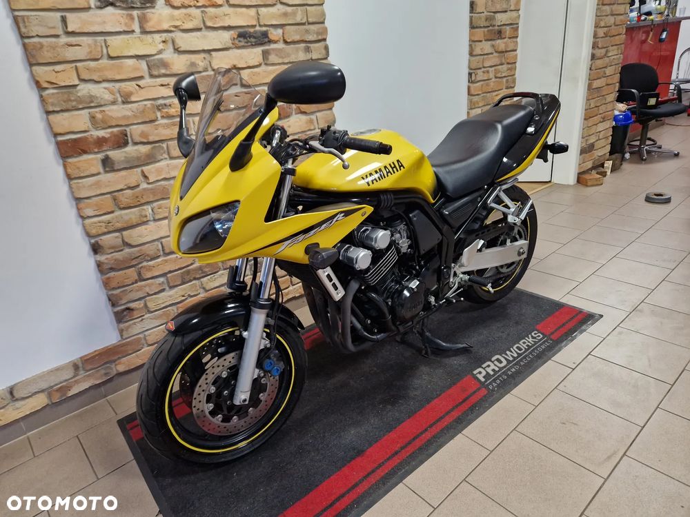 Yamaha FZS - 8