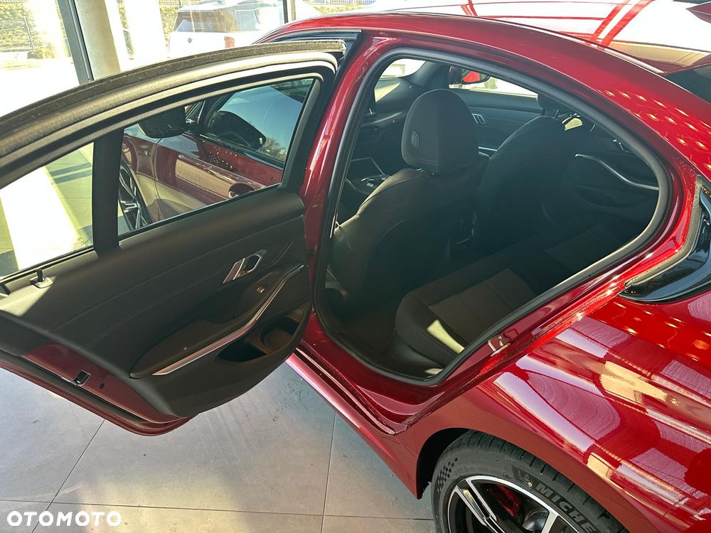 BMW Seria 3 318d mHEV - 18